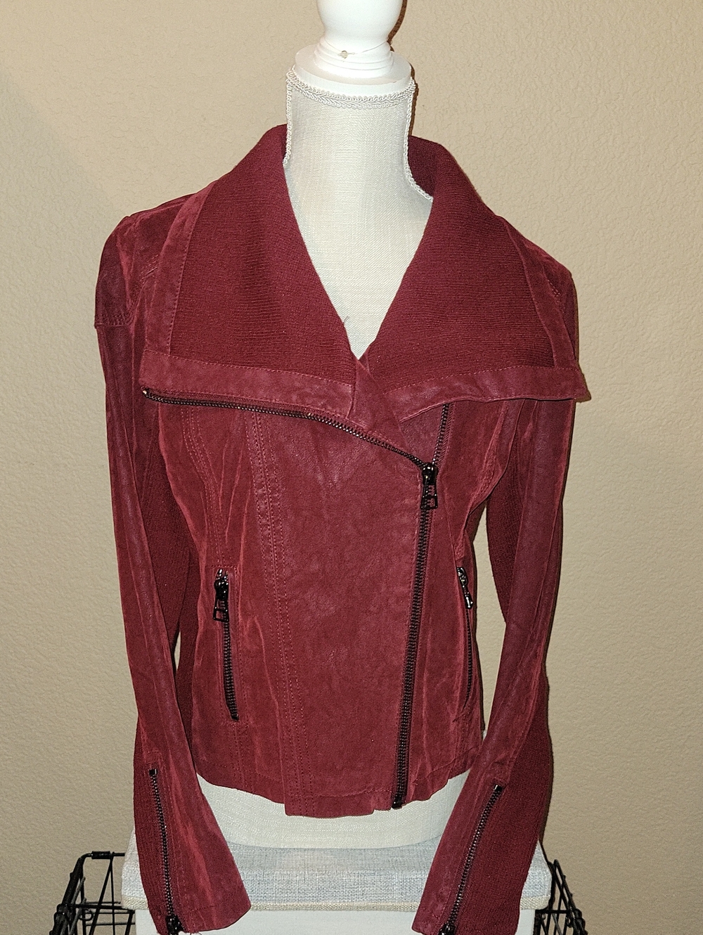 THREAD & SUPPLY SZ L CRANBERRY JACKET BEAUTIFUL NEW WITHOUT TAGS